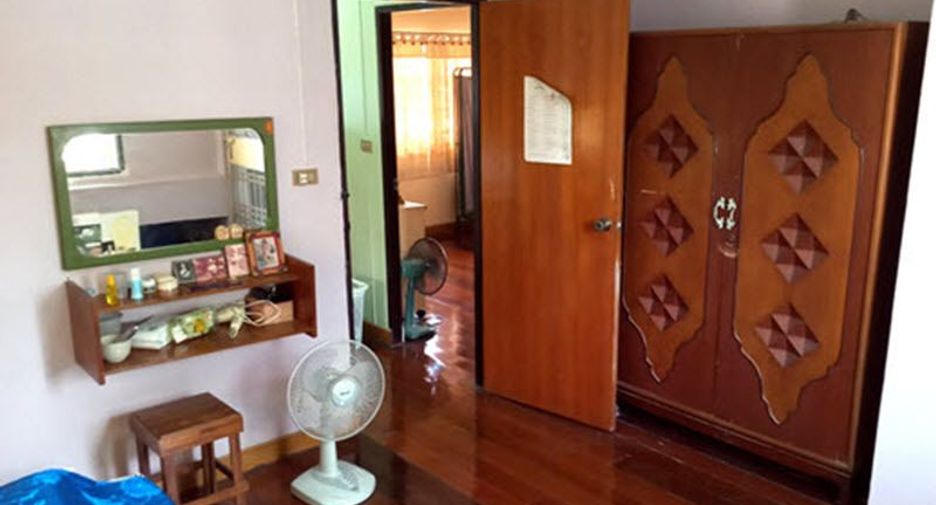 For sale 3 bedrooms house in Mueang Lop Buri, Lopburi