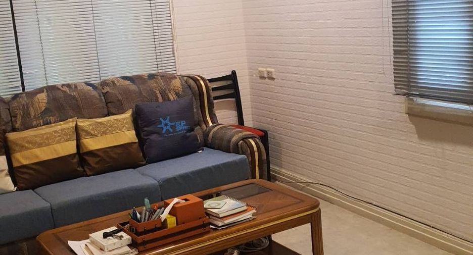 For sale 5 bedrooms house in Mueang Nonthaburi, Nonthaburi
