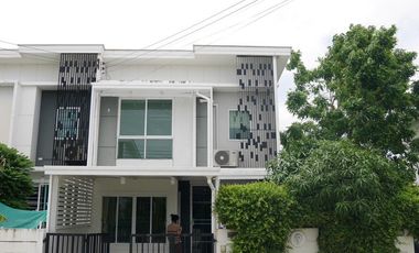 À vendre 3 chambres maison de ville à Bang Bua Thong, Nonthaburi