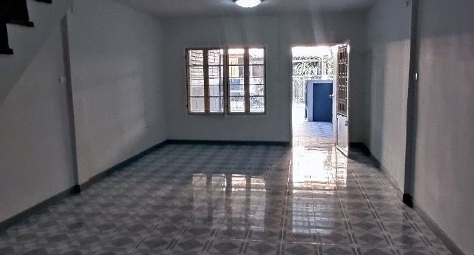 For sale 2 bedrooms townhouse in Lam Luk Ka, Pathum Thani