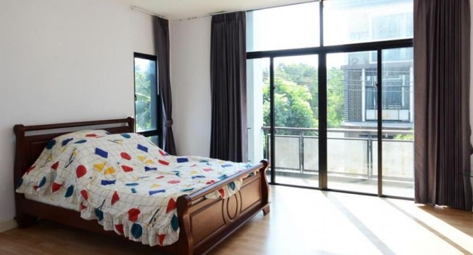 For sale 3 bedrooms townhouse in Mueang Nonthaburi, Nonthaburi