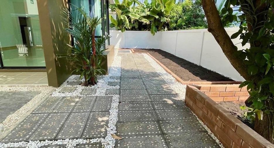 For sale 4 bedrooms house in Mueang Samut Sakhon, Samut Sakhon