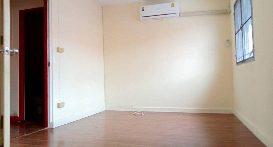 Casa adosada en venta de 3 habitaciones en Bang Yai, Nonthaburi