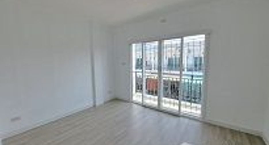 For sale 3 bedrooms townhouse in Sam Phran, Nakhon Pathom