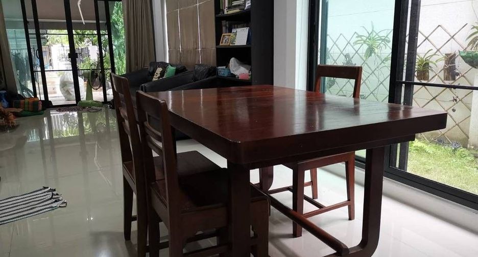 For sale 3 bedrooms townhouse in Mueang Nonthaburi, Nonthaburi