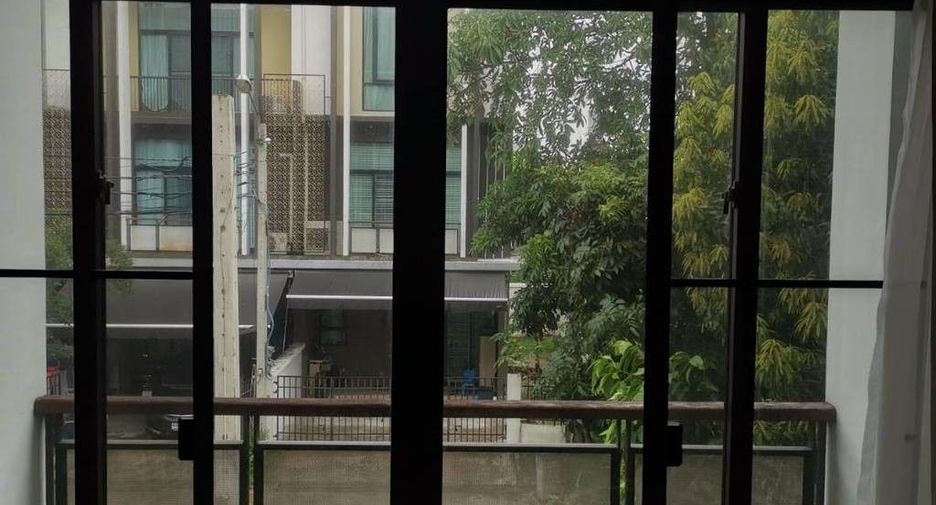 For sale 3 bedrooms townhouse in Mueang Nonthaburi, Nonthaburi