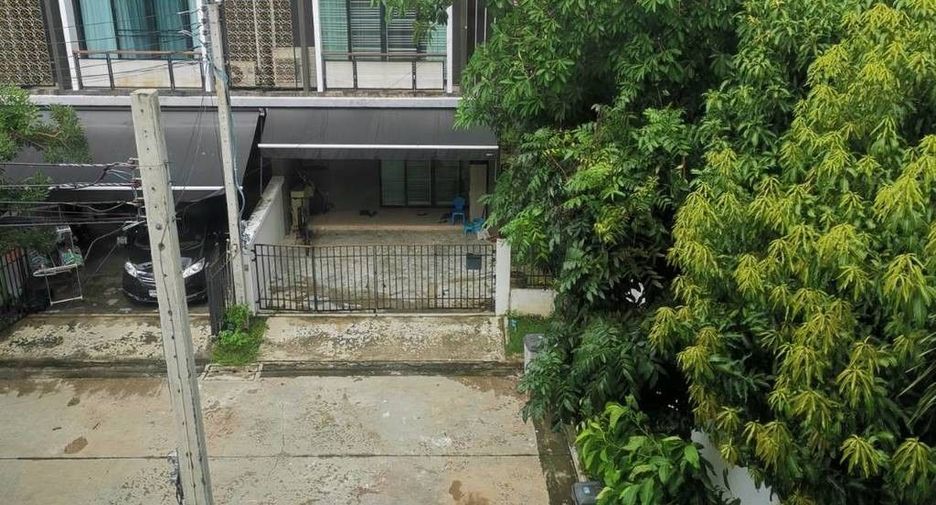 For sale 3 bedrooms townhouse in Mueang Nonthaburi, Nonthaburi