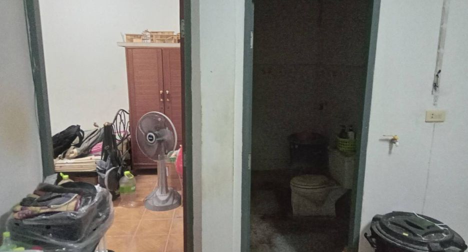 Casa adosada en venta de 3 habitaciones en Thanyaburi, Pathum Thani