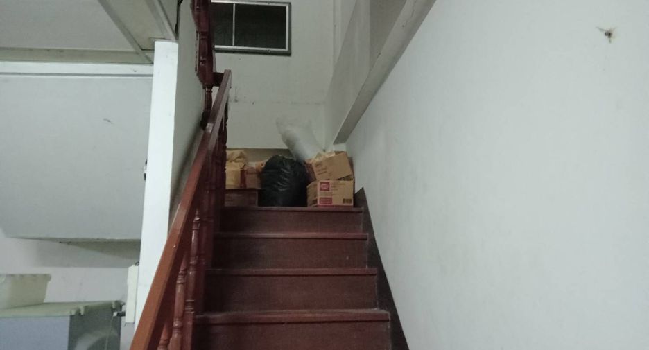 Casa adosada en venta de 3 habitaciones en Thanyaburi, Pathum Thani