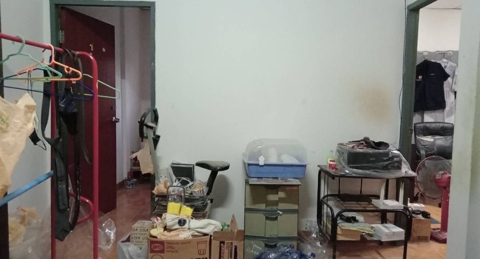 Casa adosada en venta de 3 habitaciones en Thanyaburi, Pathum Thani