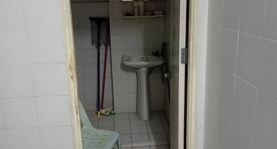 Casa adosada en venta de 3 habitaciones en Thanyaburi, Pathum Thani