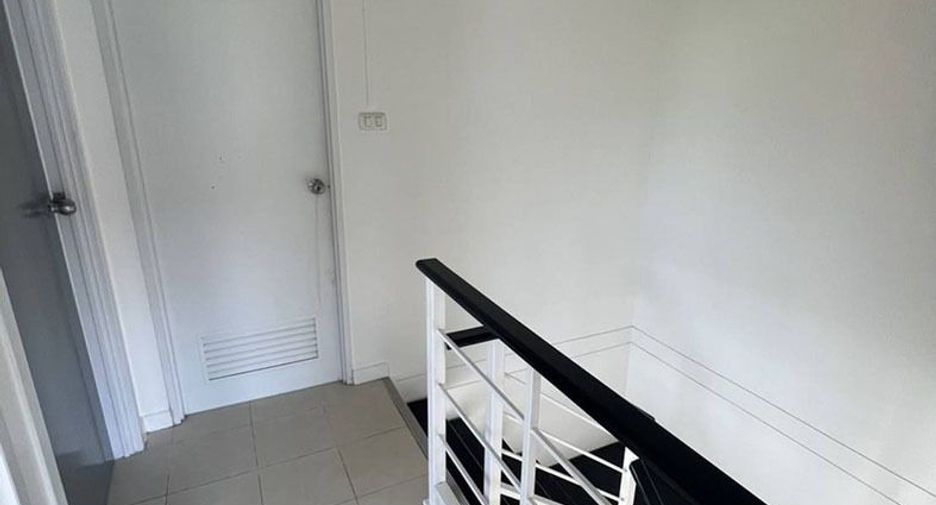 Casa adosada en venta de 3 habitaciones en Mueang Samut Sakhon, Samut Sakhon