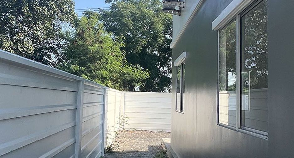 For sale 3 bedrooms townhouse in Mueang Samut Sakhon, Samut Sakhon