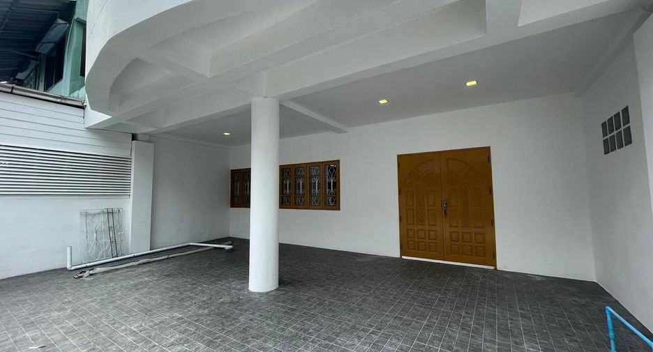Reihenhaus zum Kauf mit 4 Zimmer in Nong Khaem, Bangkok