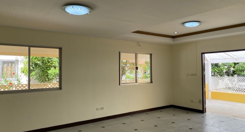 Casa adosada en venta de 3 habitaciones en Mueang Samut Sakhon, Samut Sakhon