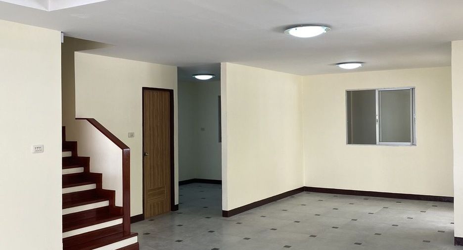 Casa adosada en venta de 3 habitaciones en Mueang Samut Sakhon, Samut Sakhon