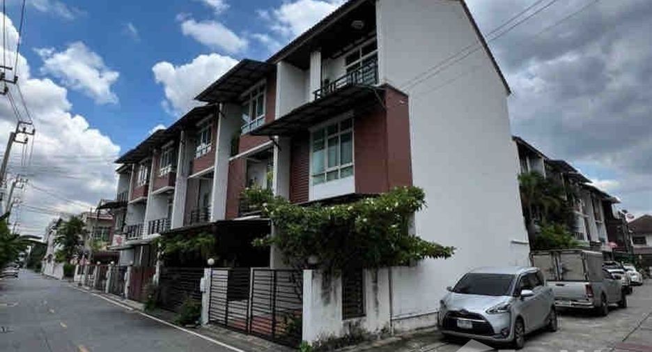 出售 3 卧室 联排别墅 在 Pak Kret, Nonthaburi