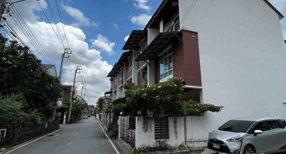 出售 3 卧室 联排别墅 在 Pak Kret, Nonthaburi