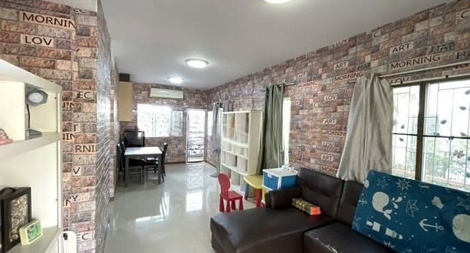 出售 4 卧室 联排别墅 在 Khlong Luang, Pathum Thani