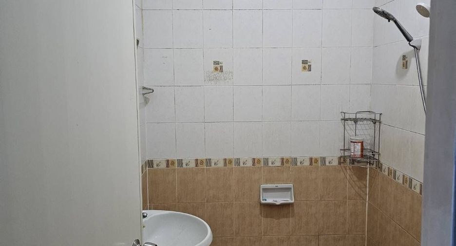 Reihenhaus zum Kauf mit 2 Zimmer in Mueang Rayong, Rayong