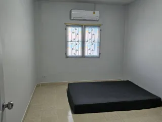 À vendre 2 chambres maison de ville à Mueang Rayong, Rayong