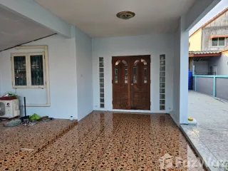 À vendre 2 chambres maison de ville à Mueang Rayong, Rayong