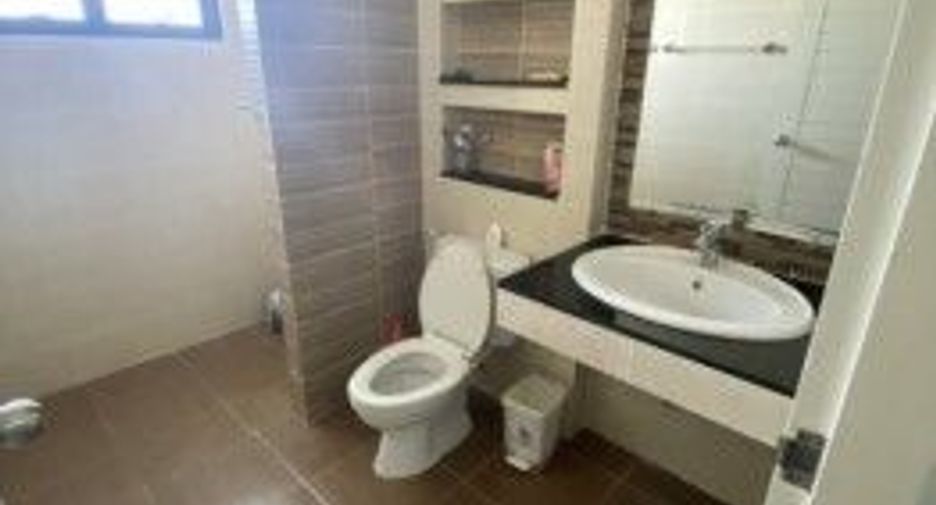 For sale 5 bedrooms house in Mueang Nonthaburi, Nonthaburi
