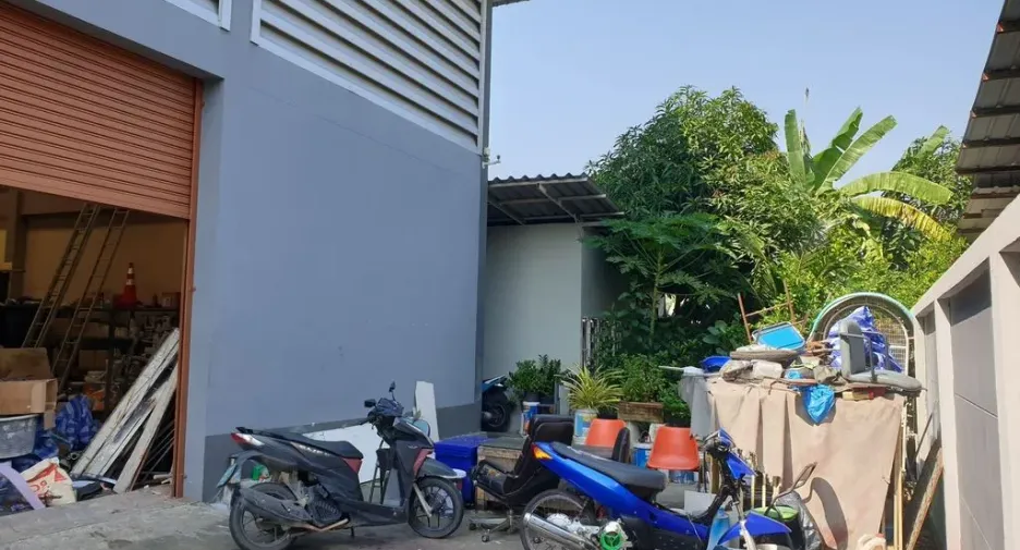 For sale 5 bedrooms house in Krathum Baen, Samut Sakhon