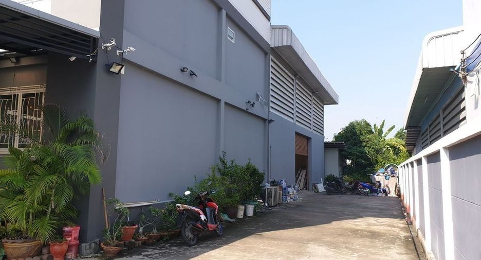For sale 5 bedrooms house in Krathum Baen, Samut Sakhon