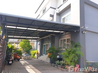 Casa en venta de 5 habitaciones en Krathum Baen, Samut Sakhon