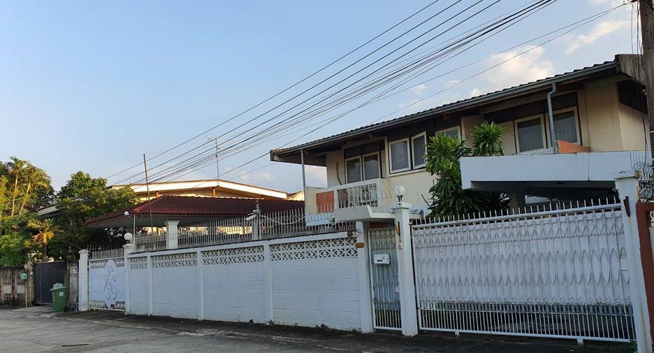 For sale 4 bedrooms house in Pak Kret, Nonthaburi