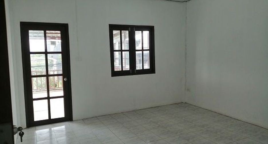 For sale 2 bedrooms townhouse in Khlong Luang, Pathum Thani