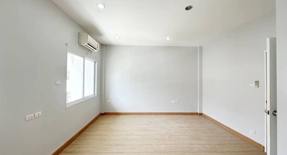 For sale 2 bedrooms townhouse in Mueang Nonthaburi, Nonthaburi