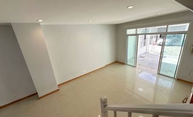 出售 2 卧室 联排别墅 在 Mueang Nonthaburi, Nonthaburi