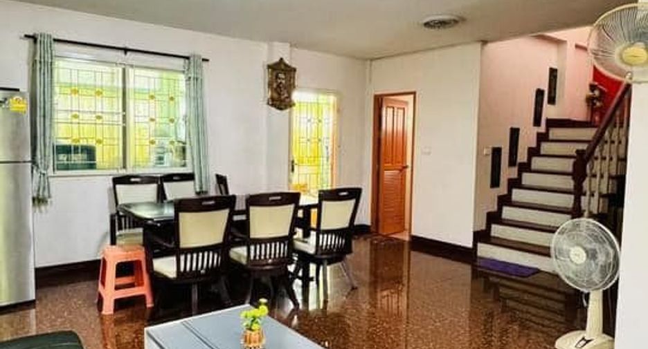Casa en venta y en alquiler de 4 habitaciones en Sai Noi, Nonthaburi