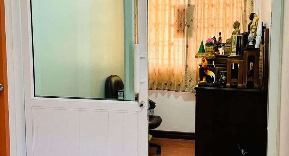 Casa en venta y en alquiler de 4 habitaciones en Sai Noi, Nonthaburi