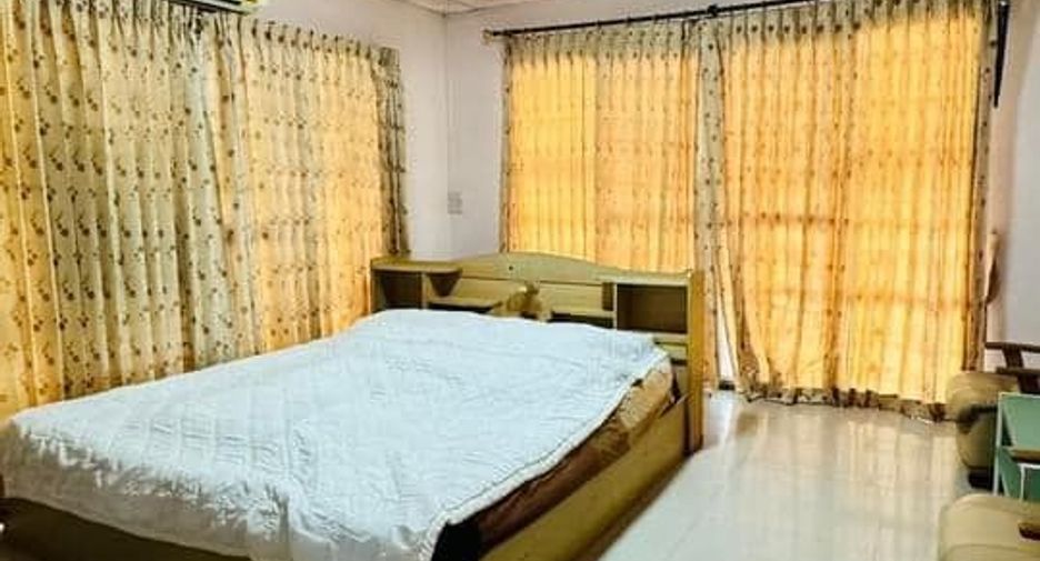 Casa en venta y en alquiler de 4 habitaciones en Sai Noi, Nonthaburi