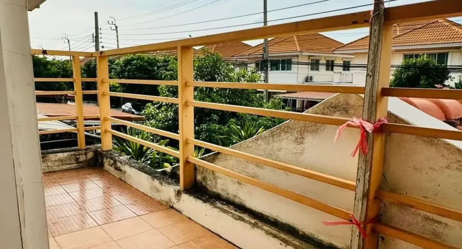 Casa en venta y en alquiler de 4 habitaciones en Sai Noi, Nonthaburi