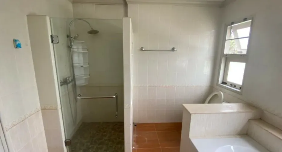 For sale 3 bedrooms house in Mueang Pathum Thani, Pathum Thani