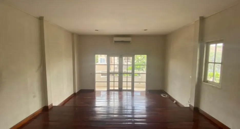For sale 3 bedrooms house in Mueang Pathum Thani, Pathum Thani