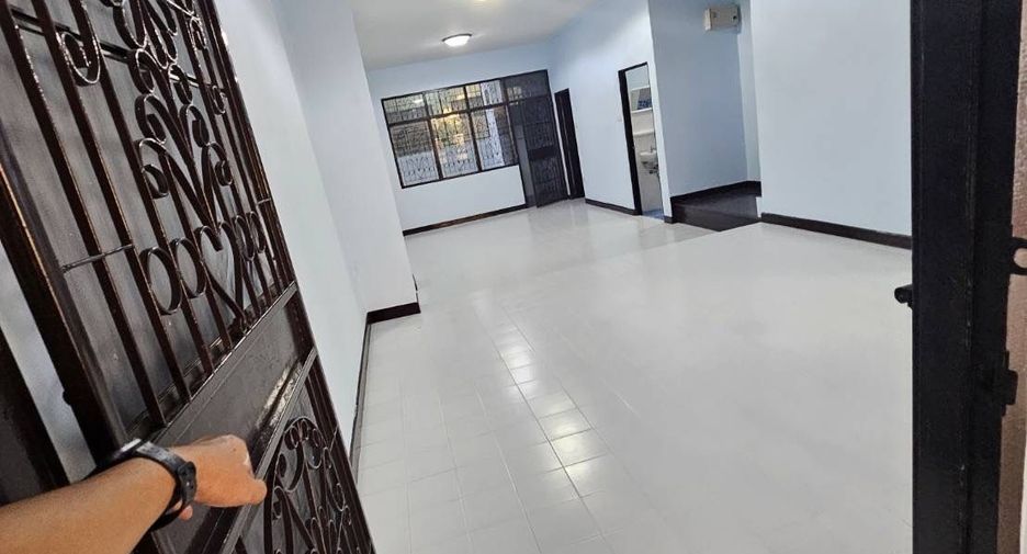For sale and for rent 3 bedrooms townhouse in Thanyaburi, Pathum Thani