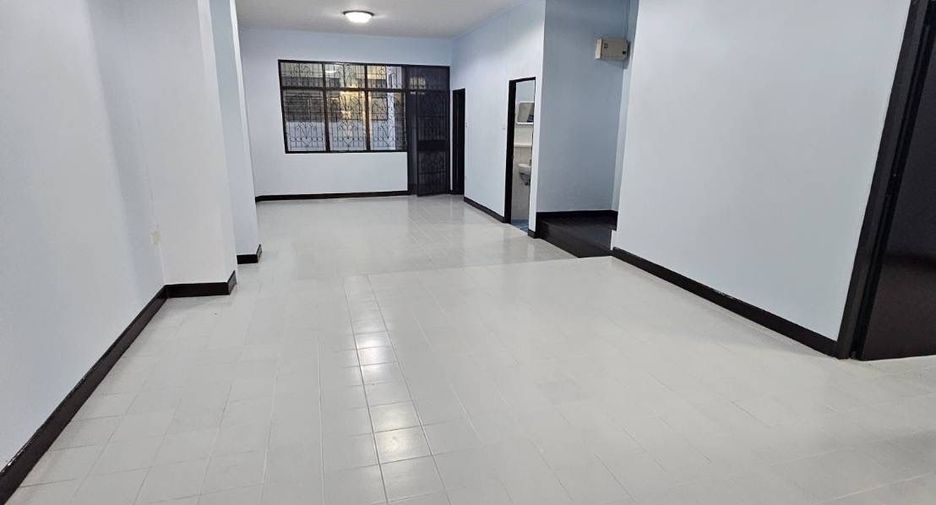 出售 和 出租 3 卧室 联排别墅 在 Thanyaburi, Pathum Thani