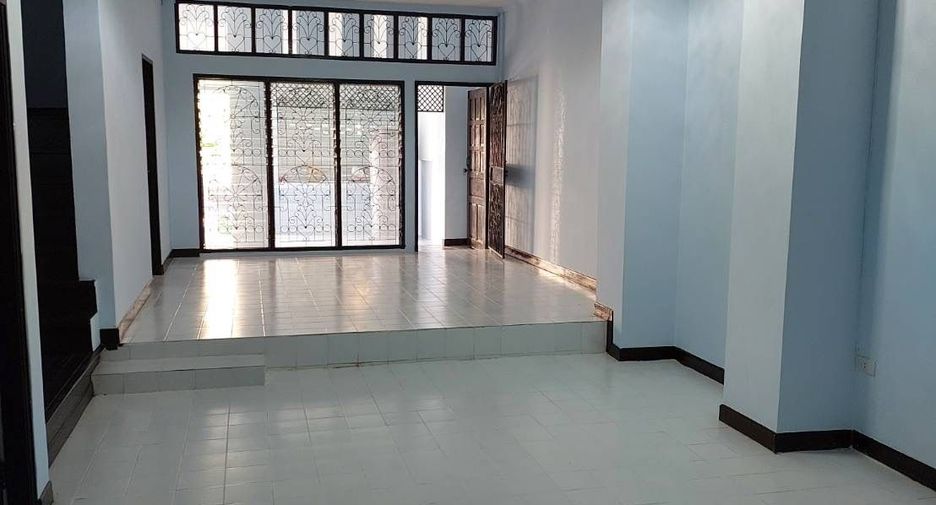 出售 和 出租 3 卧室 联排别墅 在 Thanyaburi, Pathum Thani