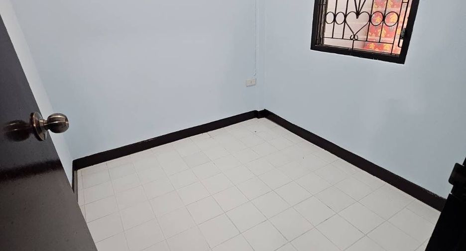 出售 和 出租 3 卧室 联排别墅 在 Thanyaburi, Pathum Thani