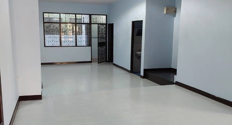 For sale and for rent 3 bedrooms townhouse in Thanyaburi, Pathum Thani