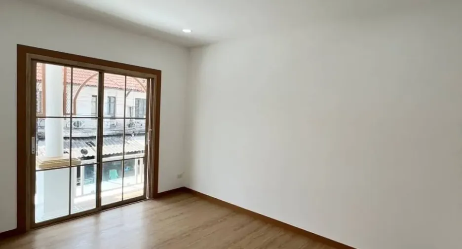 For sale 4 bedrooms townhouse in Bang Bua Thong, Nonthaburi