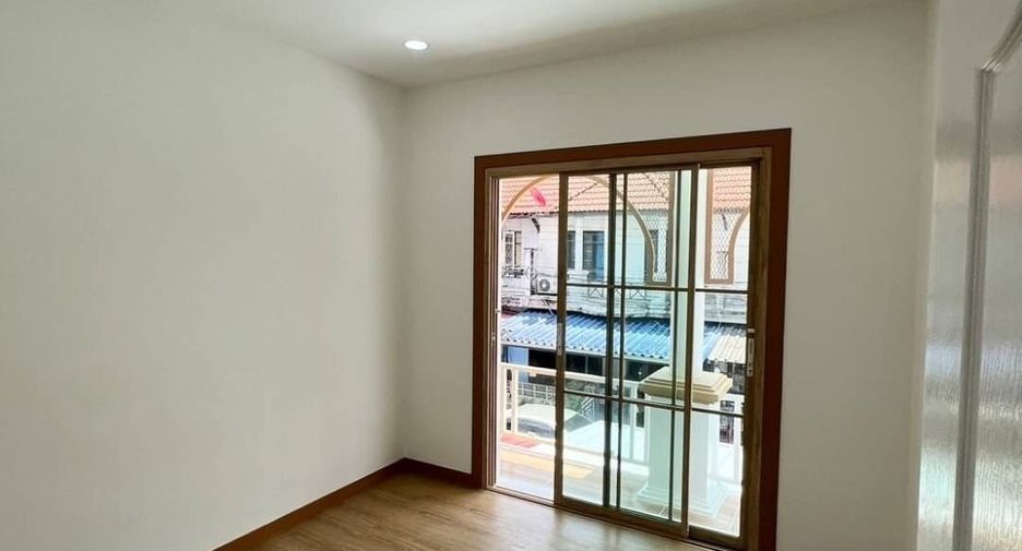 For sale 4 bedrooms townhouse in Bang Bua Thong, Nonthaburi