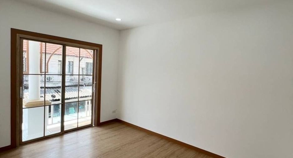 For sale 4 bedrooms townhouse in Bang Bua Thong, Nonthaburi
