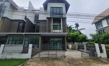 For sale 4 bedrooms townhouse in Mueang Nonthaburi, Nonthaburi