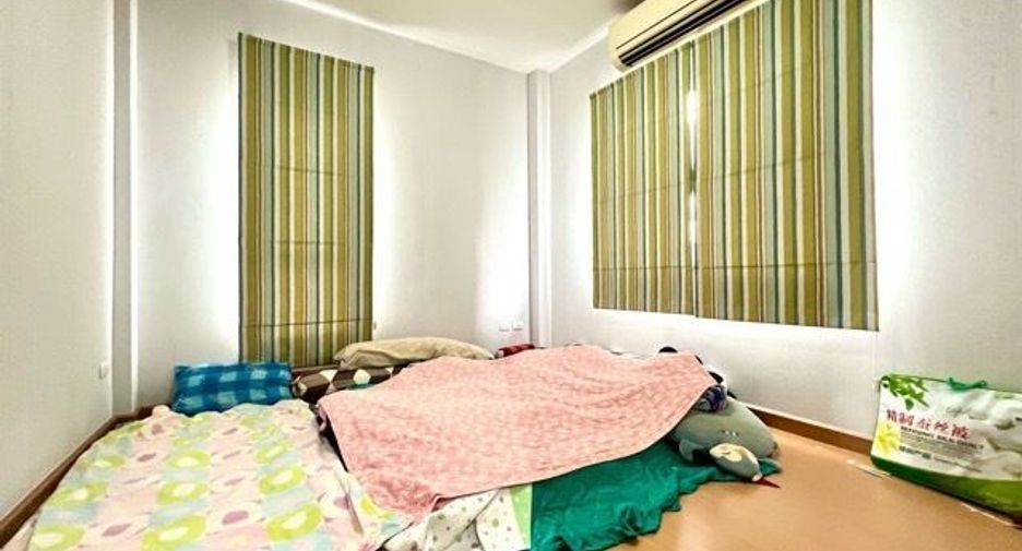 For sale 4 bedrooms house in Mueang Nonthaburi, Nonthaburi